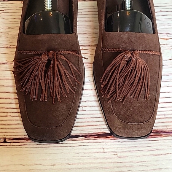 MAKE AN OFFER... ELEGANT! Deep Chocolate Brown Suede Tassled  Loafer Size 8 - Picture 4 of 10